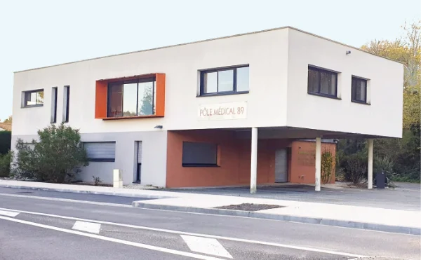 centre médical Pôle 89 à Saint-Aubin de Médoc, vue extérieure du bâtiment