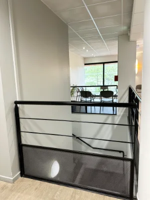 Apreçu de la salle d'attente de la clinique dentaire Pôle 89 à St Aubin de Médoc, limitrophe St Médard en Jalles, Bordeaux métropole
